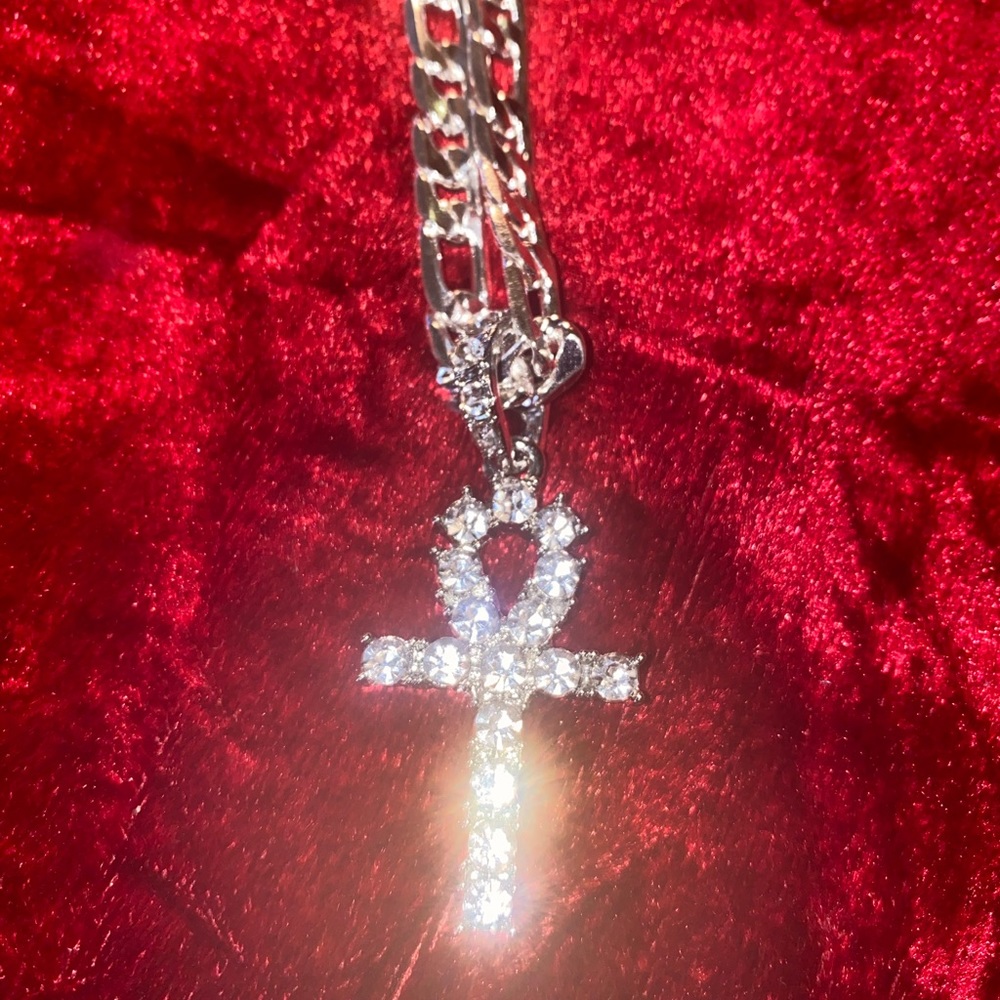 .925 SILVEE FIGARO 24” CHAIN ANKH CROSS PENDANT !!